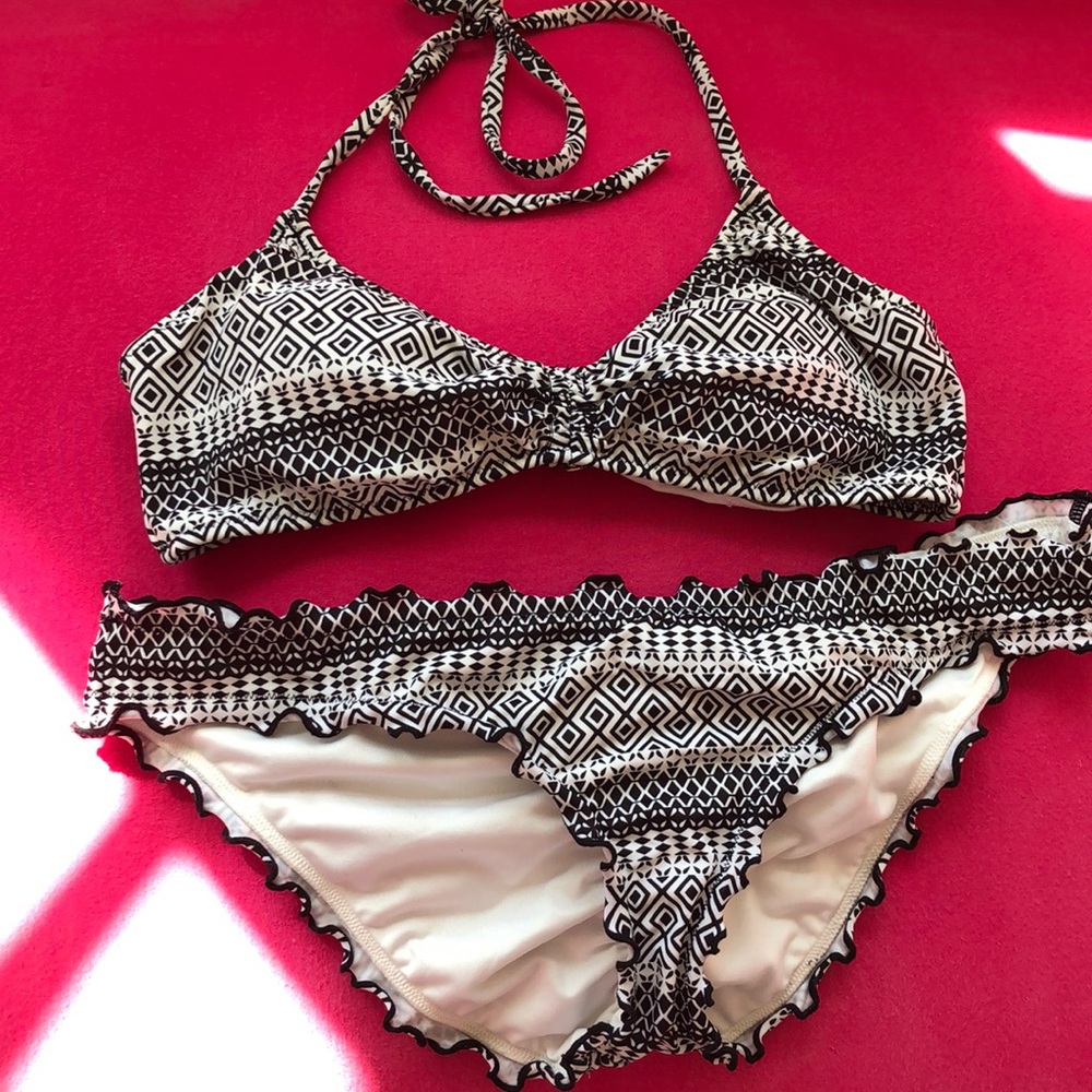 Black and white patterned bikini